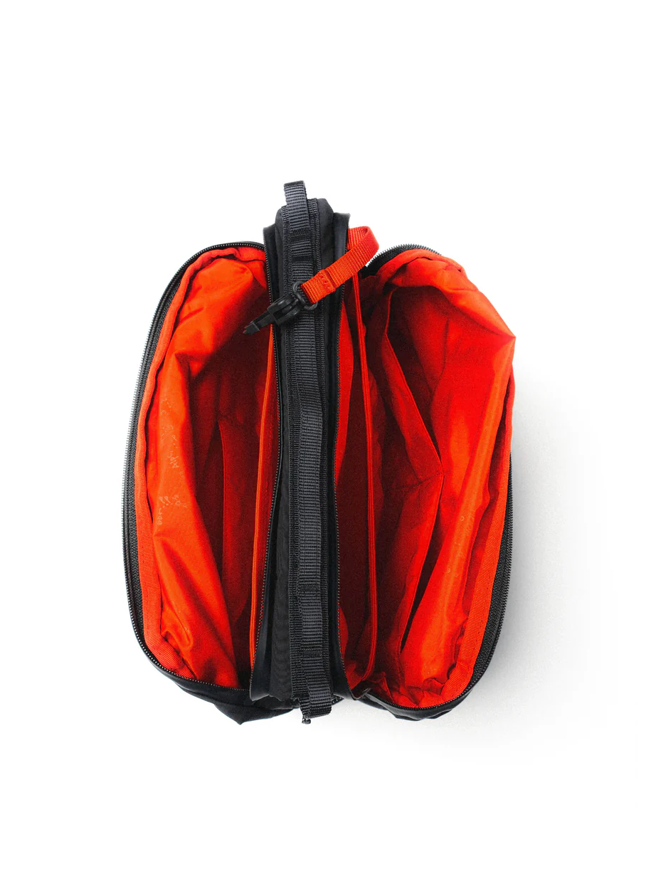 Bottle Sacoche Large Black Tech Sateen